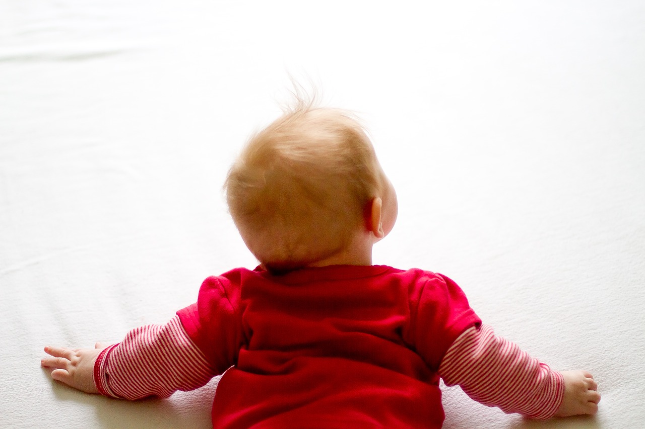 bambino spalle rosso.jpg